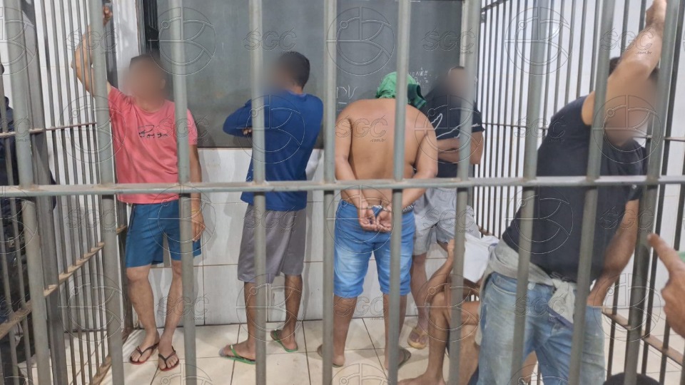 VÍDEO: Operação Restituir 3.0 prende 15 pessoas e apreende drogas e armas em Porto Velho video:-operacao-restituir-3.0-prende-15-pessoas-e-apreende-drogas-e-armas-em-porto-velho