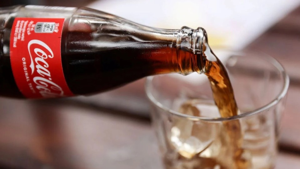 Coca-Cola é condenada após homem achar corpo estranho dentro de bebida coca-cola-e-condenada-apos-homem-achar-corpo-estranho-dentro-de-bebida