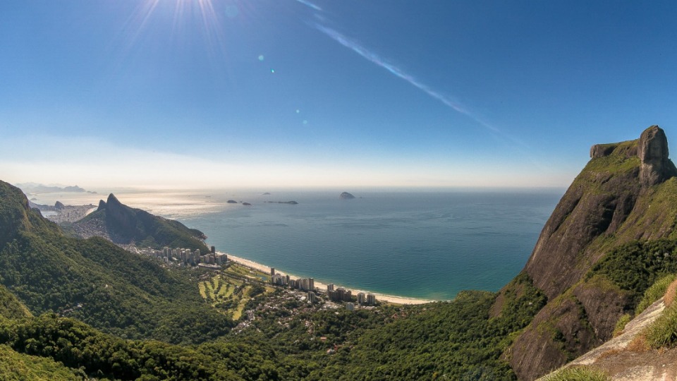 Homem é resgatado após cair de asa-delta homem-e-resgatado-apos-cair-de-asa-delta