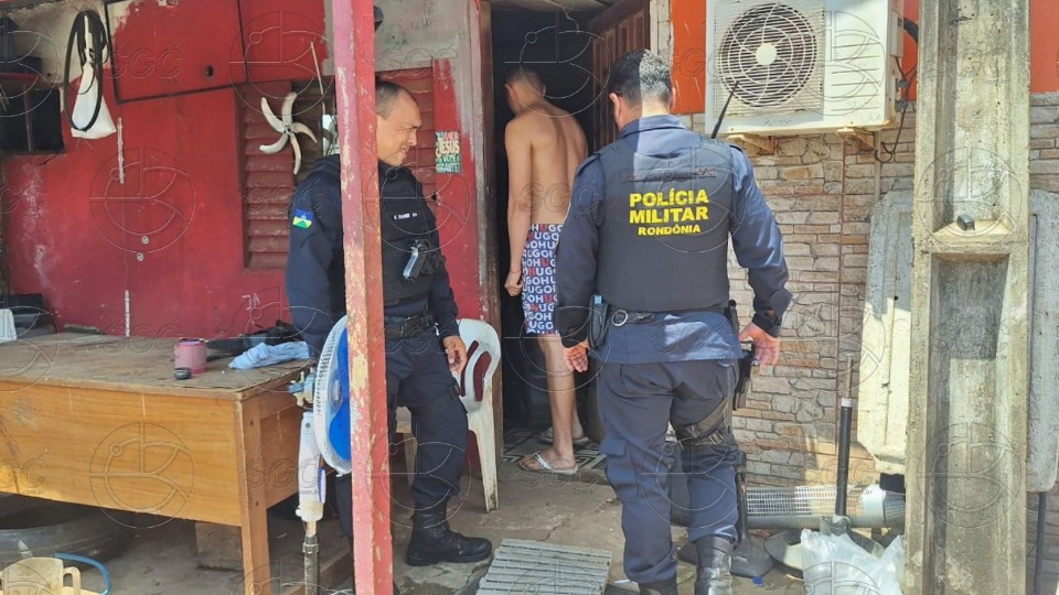 VÍDEO: Homem é morto a tiros dentro de casa no bairro Cai N’água video:-homem-e-morto-a-tiros-dentro-de-casa-no-bairro-cai-n’agua