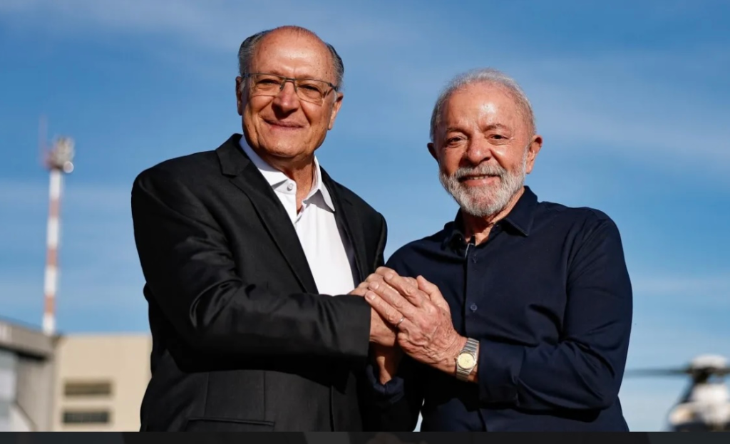 Alckmin cita cenário positivo e diz que Lula é “candidato natural” em 2026 alckmin-cita-cenario-positivo-e-diz-que-lula-e-“candidato-natural”-em-2026