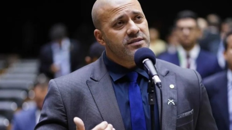 Moraes autoriza Daniel Silveira a cumprir pena em regime aberto moraes-autoriza-daniel-silveira-a-cumprir-pena-em-regime-aberto