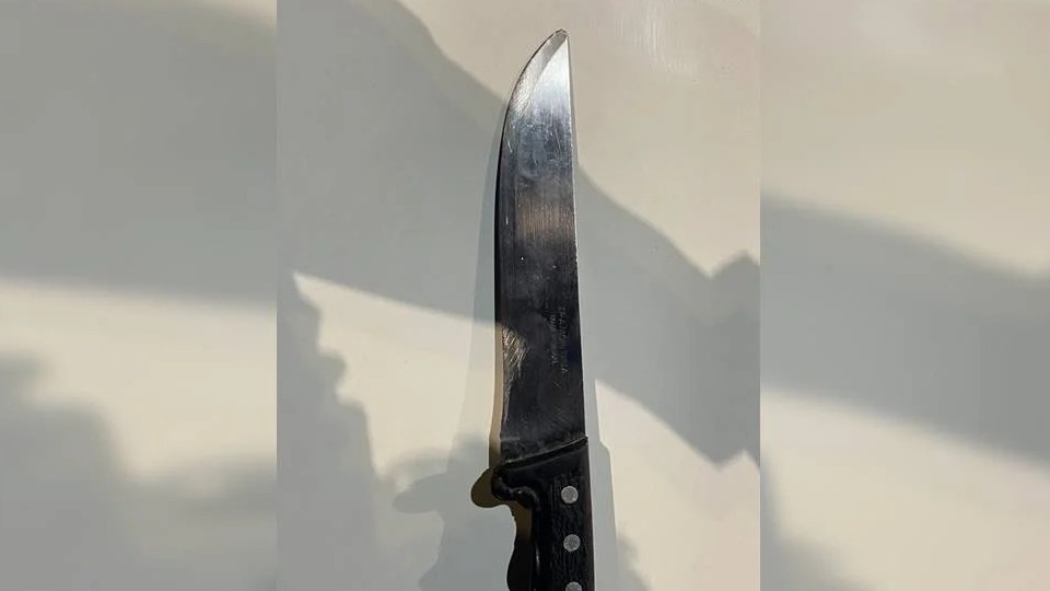 Homem agride enteada grávida e acaba esfaqueado pelo marido homem-agride-enteada-gravida-e-acaba-esfaqueado-pelo-marido