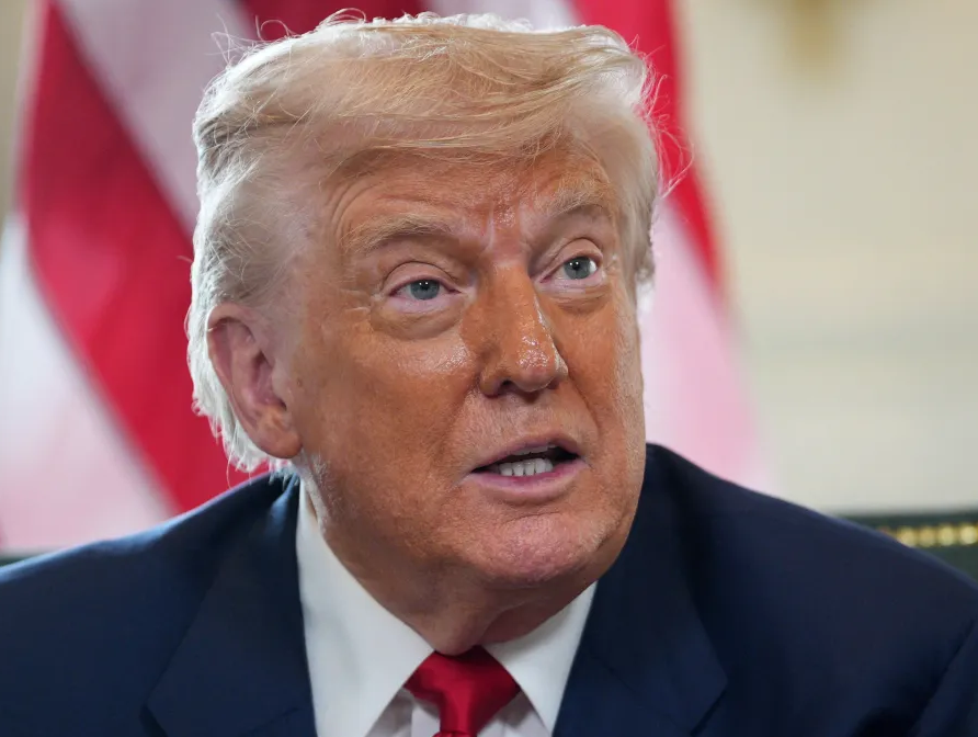 Trump anuncia tarifa de 10% sobre madeira e 25% sobre armários e móveis trump-anuncia-tarifa-de-10%-sobre-madeira-e-25%-sobre-armarios-e-moveis