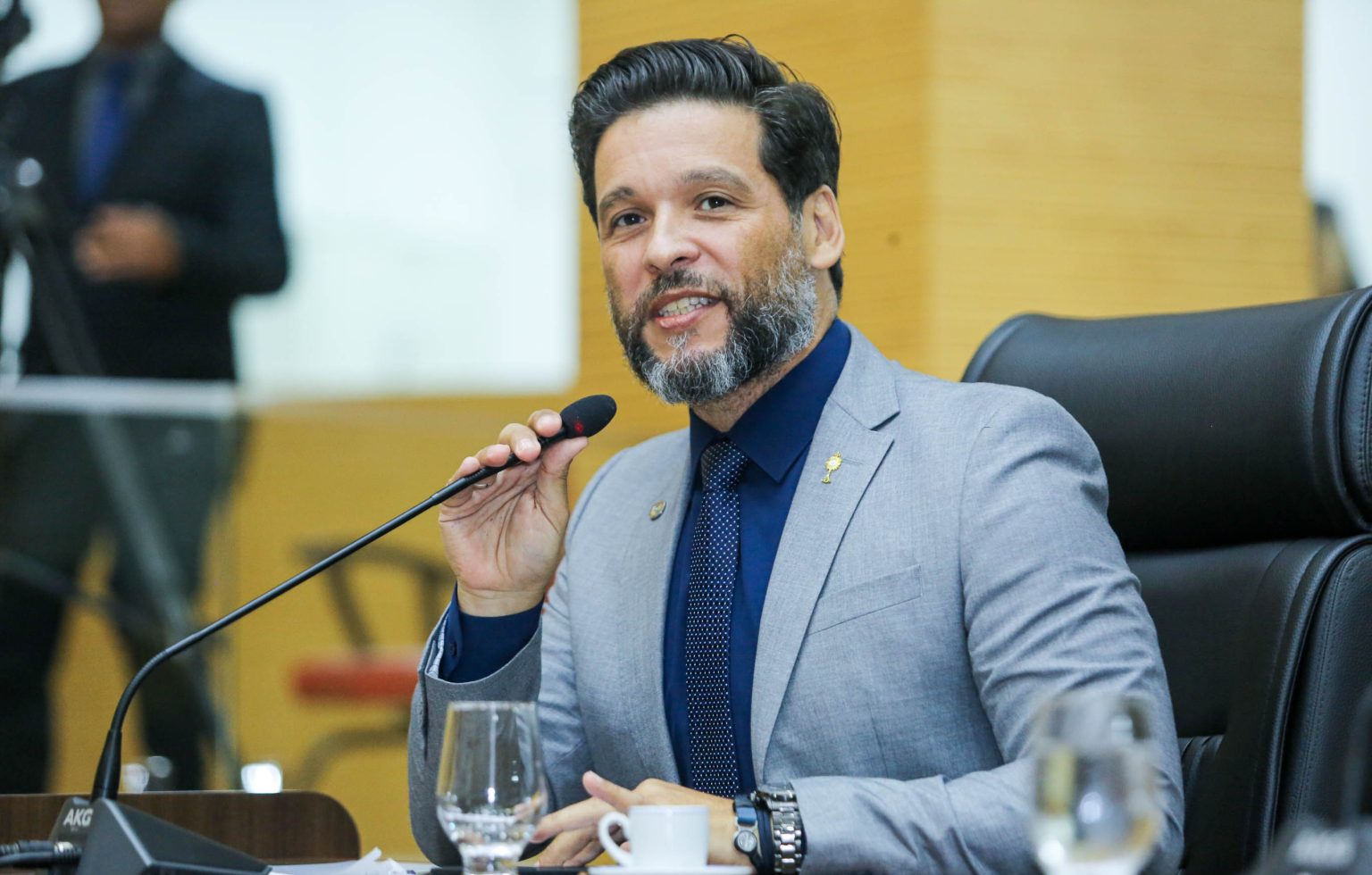 Delegado Camargo é autor da lei que garante assentos preferenciais para pessoas com deficiência, mobilidade reduzida, idosos e gestantes em Rondônia