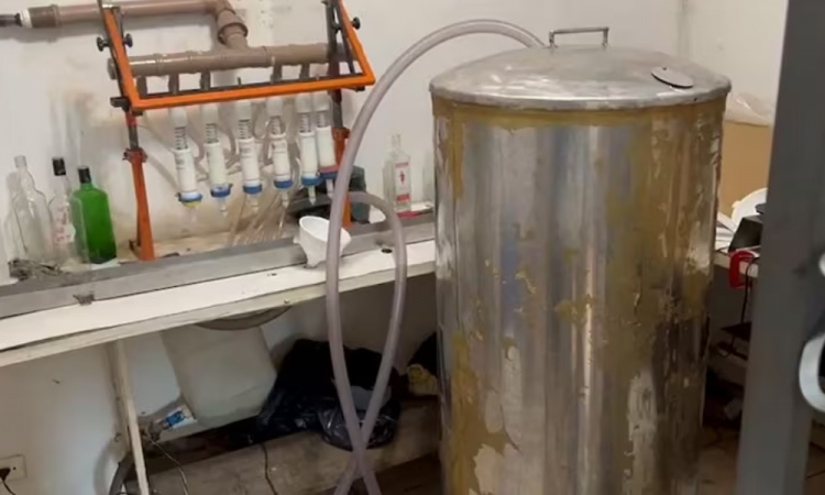 Chácara na zona rural de Americana era usada para falsificar bebidas, aponta polícia chacara-na-zona-rural-de-americana-era-usada-para-falsificar-bebidas,-aponta-policia