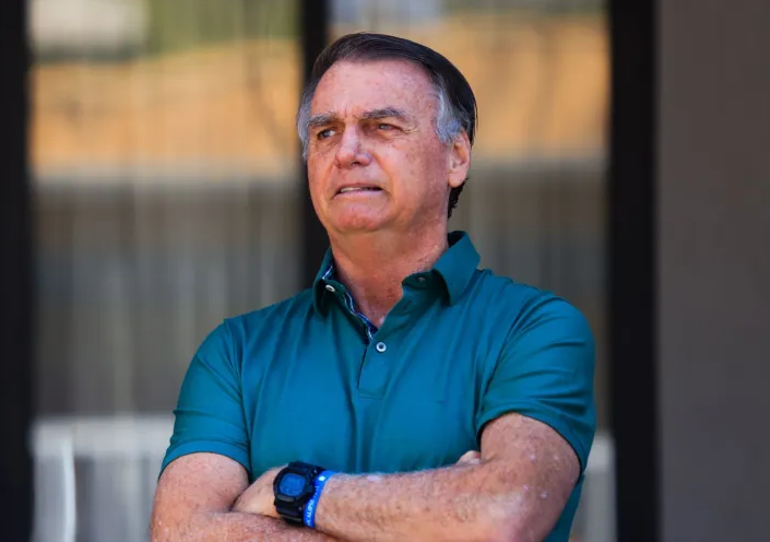 Médico afirma que Bolsonaro não precisará ir ao hospital medico-afirma-que-bolsonaro-nao-precisara-ir-ao-hospital