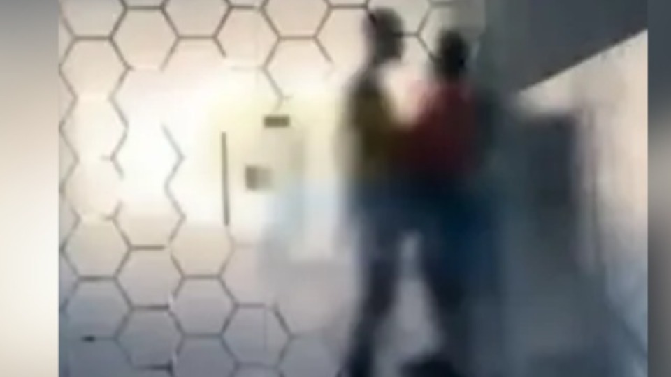 VÍDEO: casal mantém relações sexuais dentro de faculadade: video:-casal-mantem-relacoes-sexuais-dentro-de-faculadade: