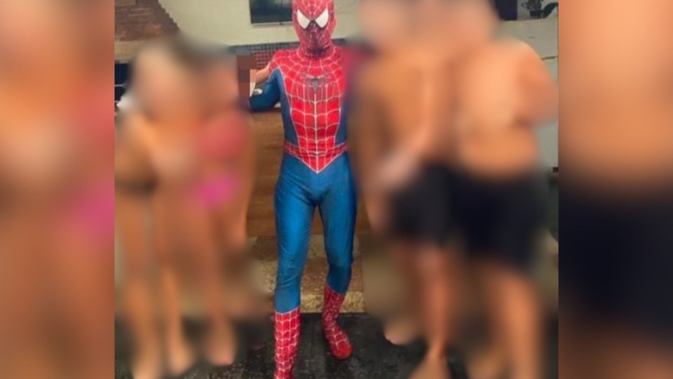 VÍDEO: Animador de festa infantil suspeito de abusar de crianças é preso video:-animador-de-festa-infantil-suspeito-de-abusar-de-criancas-e-preso