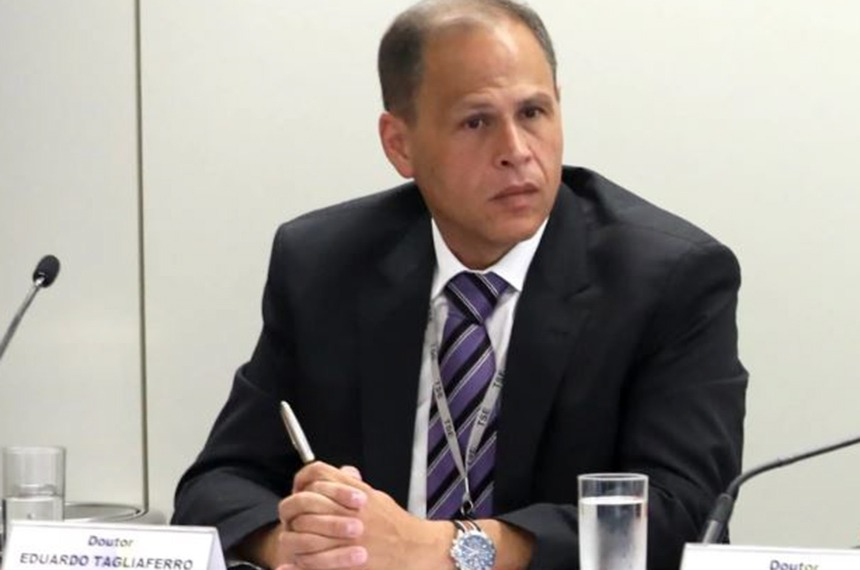 Polícia italiana detém ex-assessor de Moraes para aplicar medidas cautelares policia-italiana-detem-ex-assessor-de-moraes-para-aplicar-medidas-cautelares