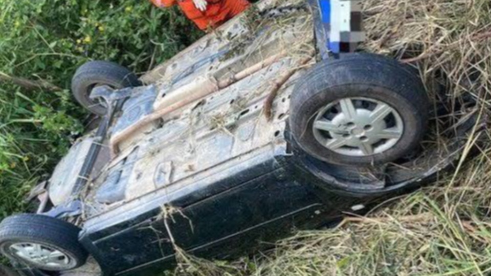 Menino de 4 anos sobrevive por dias ao lado dos pais mortos em acidente em BR menino-de-4-anos-sobrevive-por-dias-ao-lado-dos-pais-mortos-em-acidente-em-br