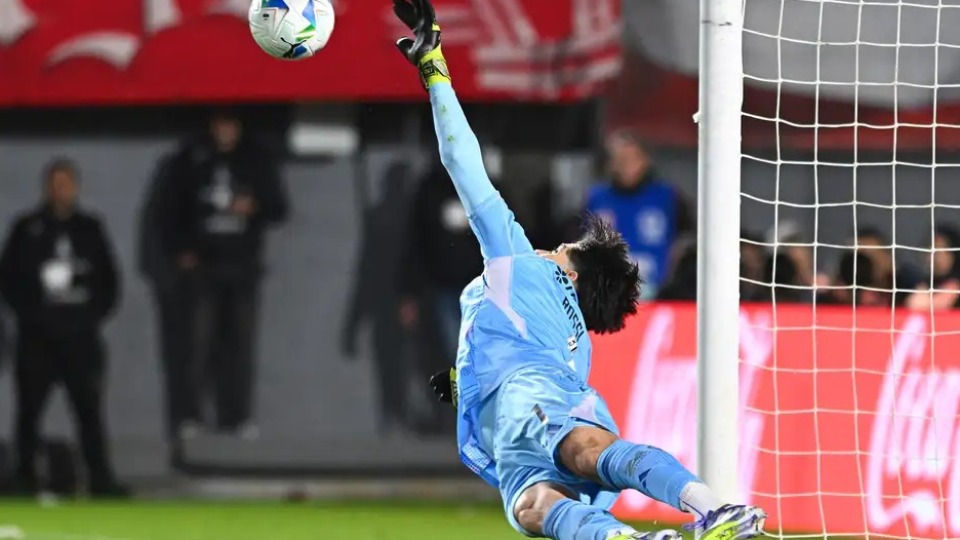 Rossi brilha nos pênaltis e garante classificação do Flamengo rossi-brilha-nos-penaltis-e-garante-classificacao-do-flamengo