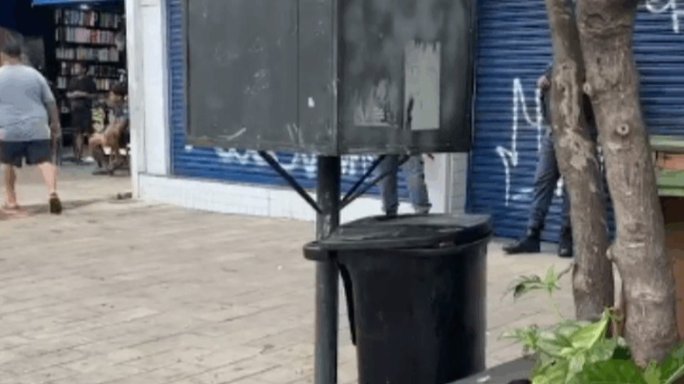 VÍDEO: corpo de homem é encontrado dentro de lixeira no centro video:-corpo-de-homem-e-encontrado-dentro-de-lixeira-no-centro