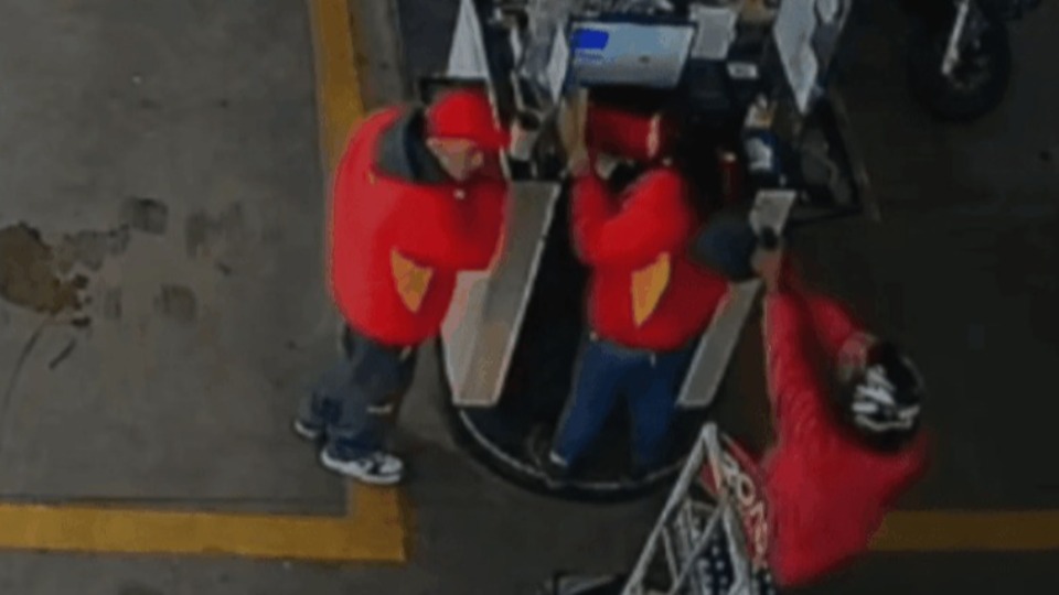 VÍDEO: ex-companheiro atira na nuca de mulher em posto de gasolina video:-ex-companheiro-atira-na-nuca-de-mulher-em-posto-de-gasolina