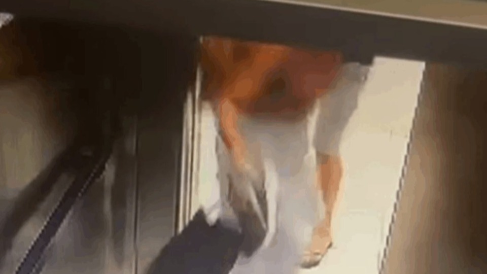VÍDEO: namorado arrasta mulher pelos cabelos durante agressão em hotel video:-namorado-arrasta-mulher-pelos-cabelos-durante-agressao-em-hotel
