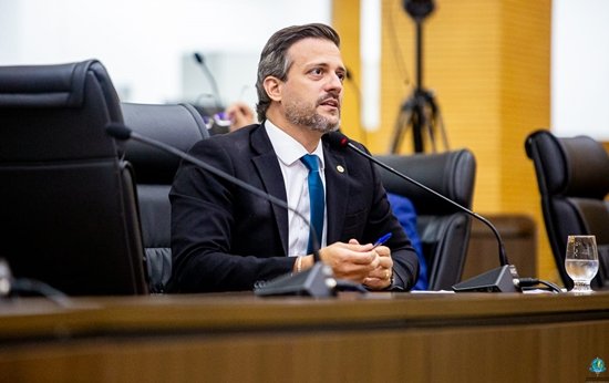 Deputado Delegado Lucas cobra recapeamento urgente da Avenida Rondônia, em Buritis deputado-delegado-lucas-cobra-recapeamento-urgente-da-avenida-rondonia,-em-buritis