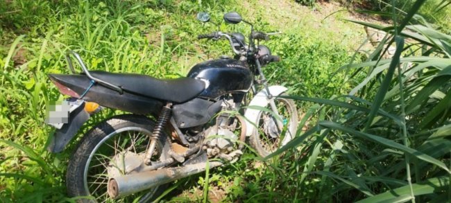 CACAULÂNDIA – POLÍCIA MILITAR RECUPERA MOTOCICLETA FURTADA EM ÁREA DE MATA cacaulandia-–-policia-militar-recupera-motocicleta-furtada-em-area-de-mata