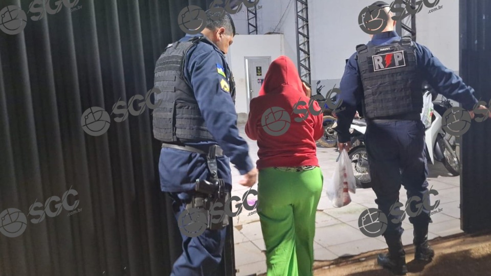 VÍDEO: Idosa de 67 anos é presa em flagrante por venda de cocaína na zona Leste video:-idosa-de-67-anos-e-presa-em-flagrante-por-venda-de-cocaina-na-zona-leste