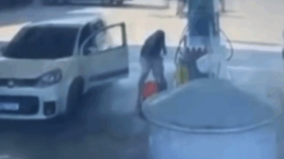 VÍDEO: Frentista é assassinada a tiros pelo ex-companheiro em posto de combustíveis video:-frentista-e-assassinada-a-tiros-pelo-ex-companheiro-em-posto-de-combustiveis