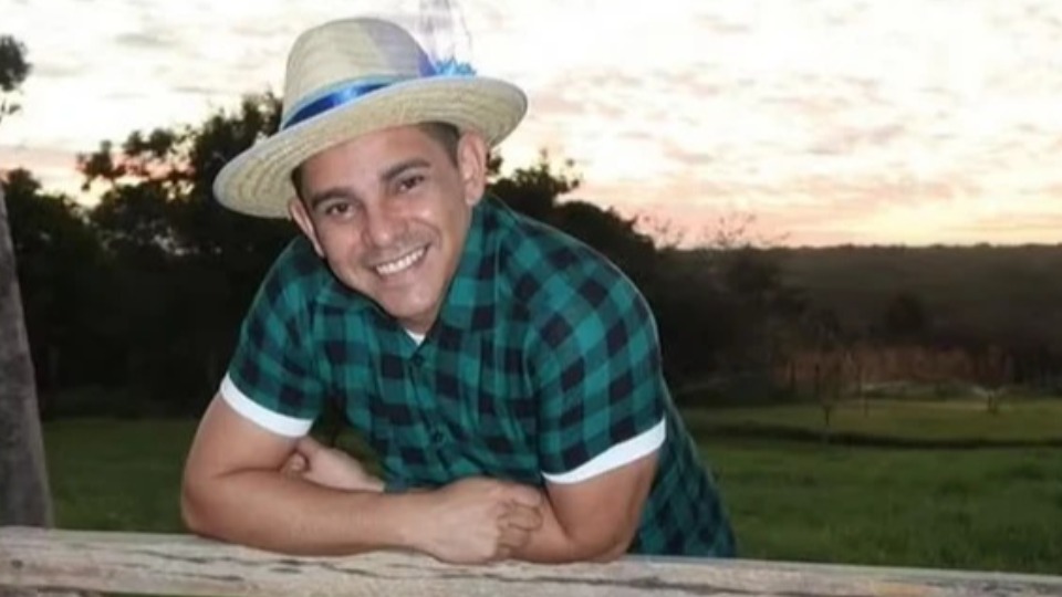 Professor morre após ser jogado de penhasco de 40 metros de altura por alunos professor-morre-apos-ser-jogado-de-penhasco-de-40-metros-de-altura-por-alunos