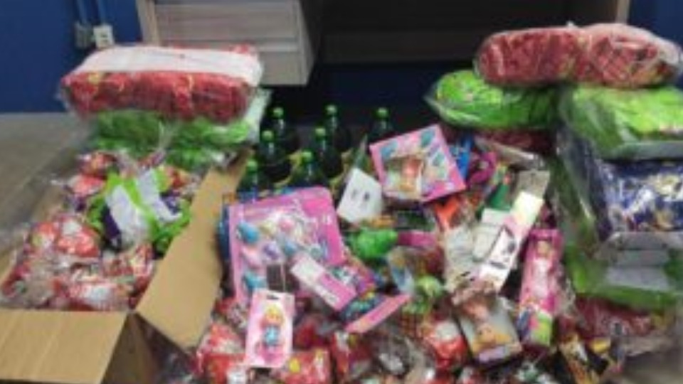 PM detém cinco pessoas e apreende brinquedos que seriam distribuídos por facção pm-detem-cinco-pessoas-e-apreende-brinquedos-que-seriam-distribuidos-por-faccao