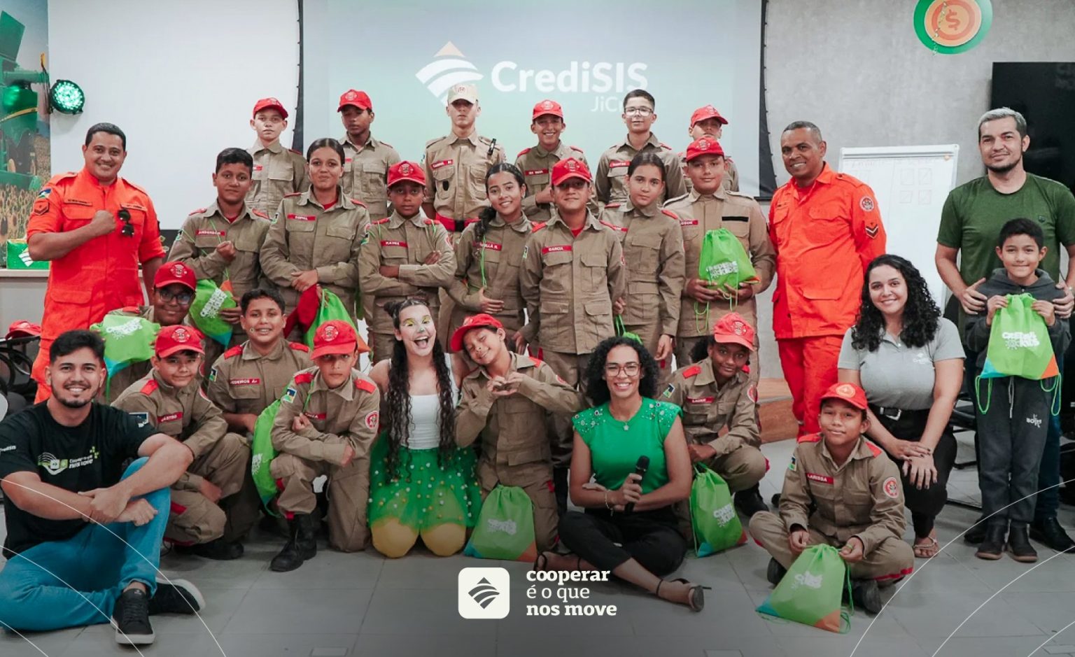 parceria-entre-credisis-jicred-e-bombeiro-mirim-incentiva-a-formacao-cidada