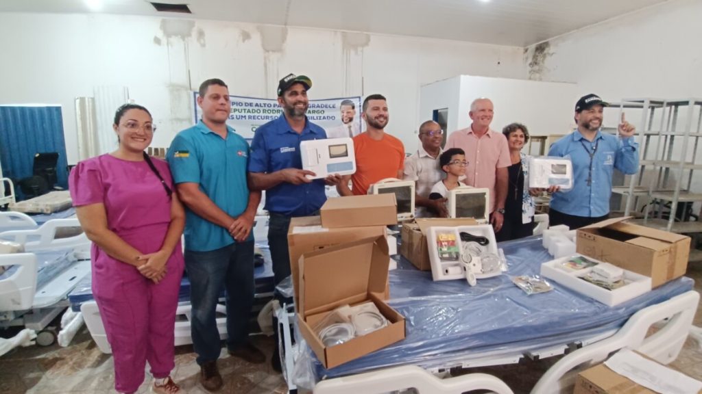 Alto Paraíso – RO Deputado Estadual Delegado Rodrigo Camargo Entrega importantes investimentos nas áreas de saúde, agricultura e assistência social.