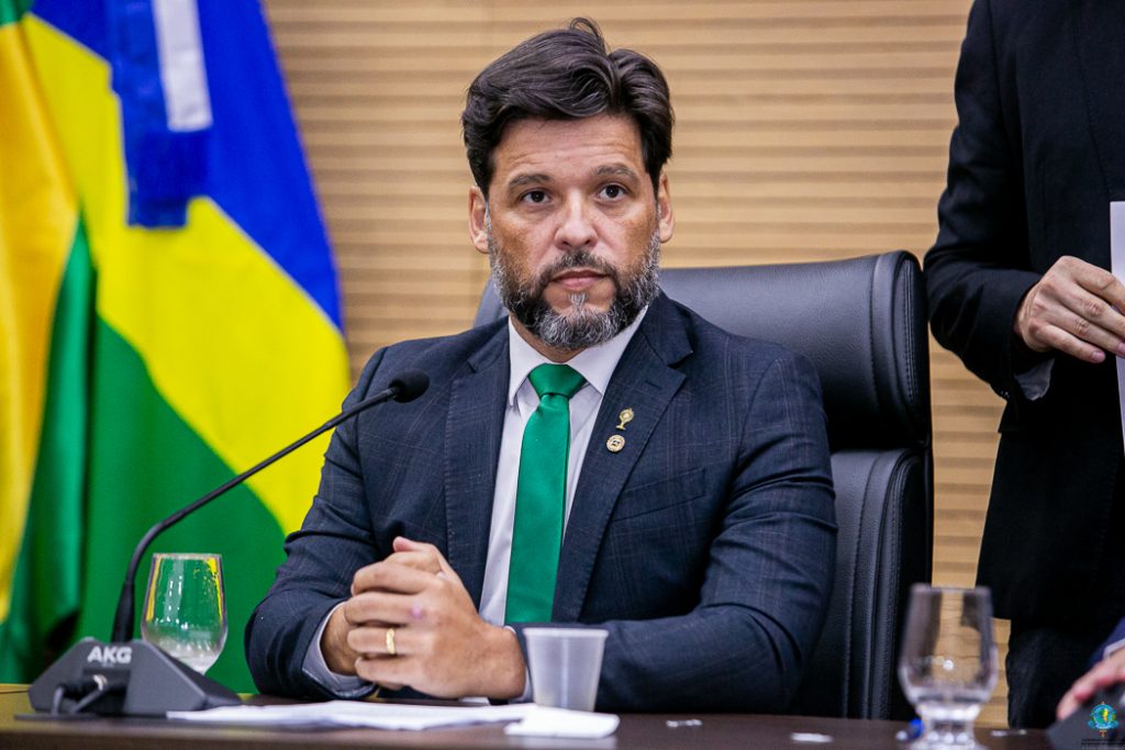 Deputado Delegado Camargo cobra informações sobre fila de ultrassonografia obstétrica em Ariquemes