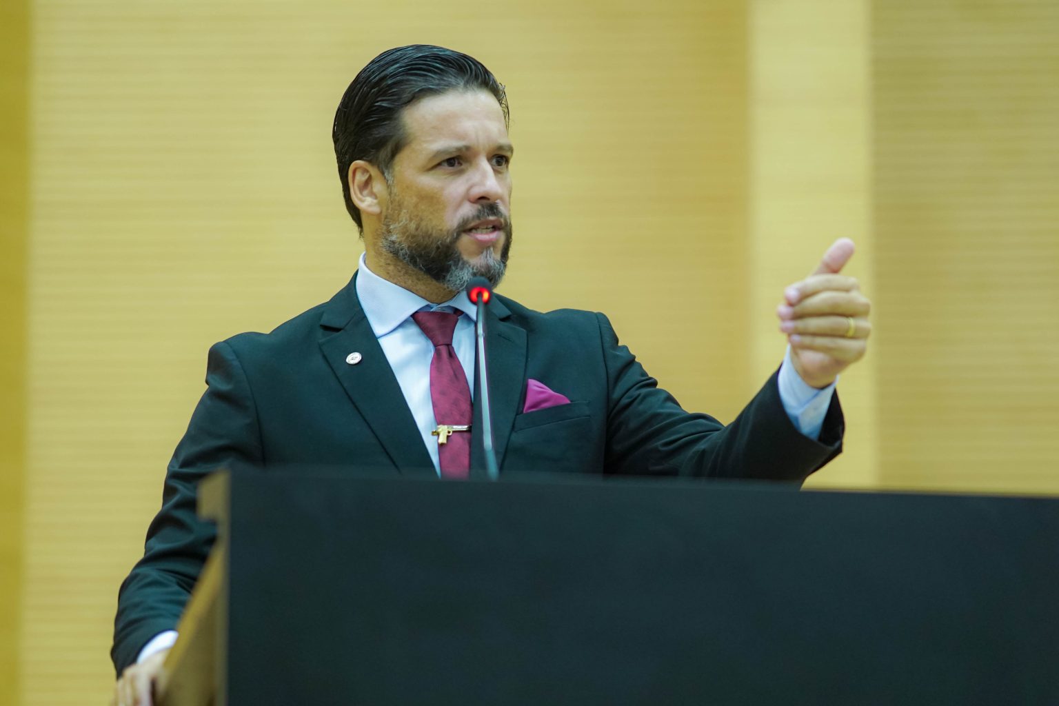 Delegado Camargo reforça cobrança por valorização dos servidores do Der