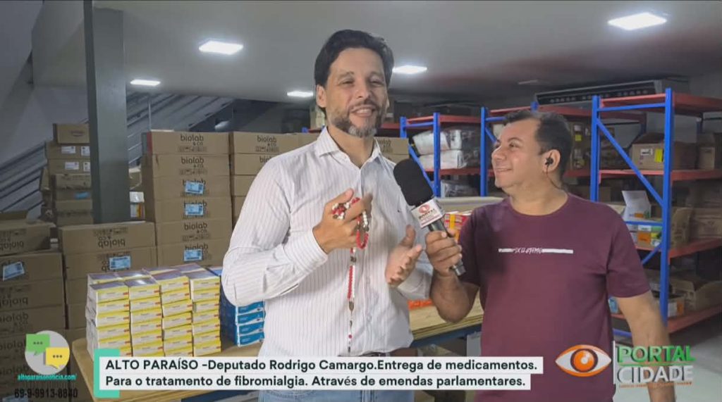 Deputado Rodrigo Camargo Entrega Medicamentos para Fibromialgia em Alto Paraíso-Vídeo.