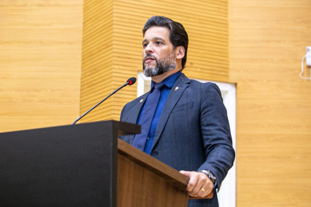 Delegado Camargo denuncia fechamento de 18 escolas em Rondônia