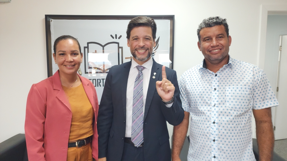 Delegado Camargo recebe vereadora Peu do Carmo para tratar de investimentos em Rio Crespo