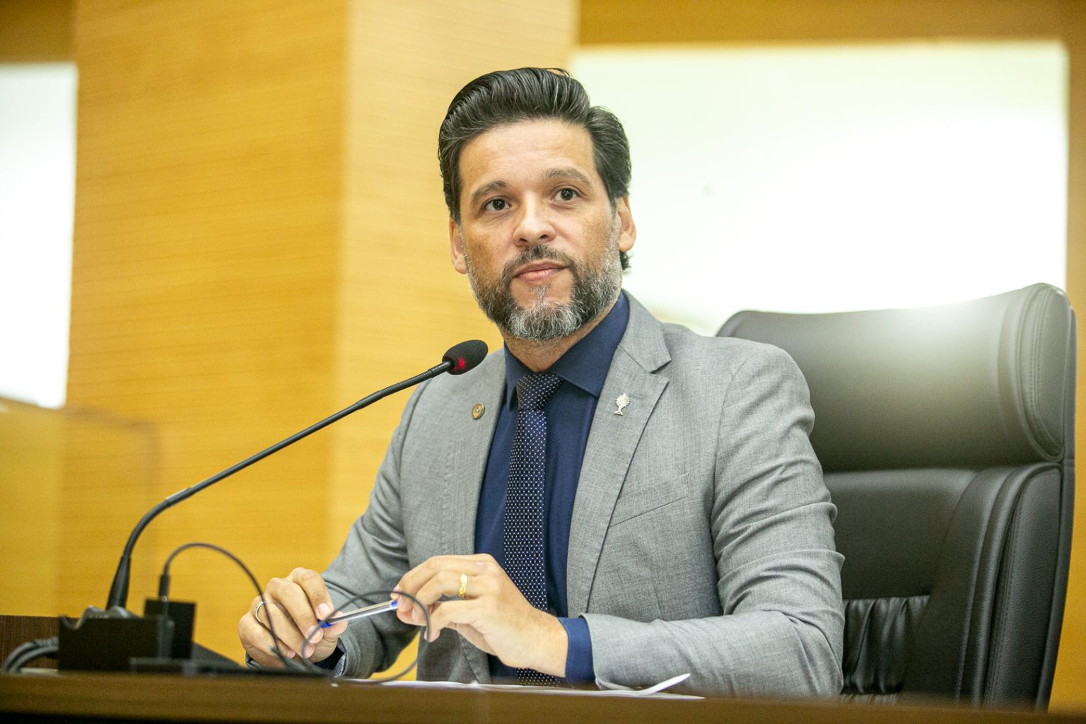Delegado Camargo cobra informações sobre falta de professores no Colégio Tiradentes de Rolim de Moura